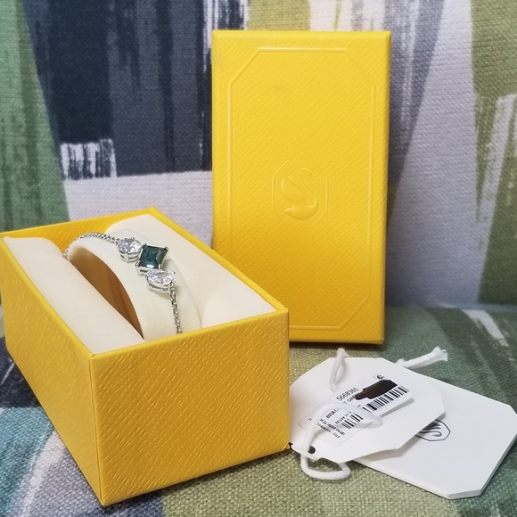 Authentic Swarovski 3 Stones Emerald Green Adjustable Bracelet - Picture 2 of 12